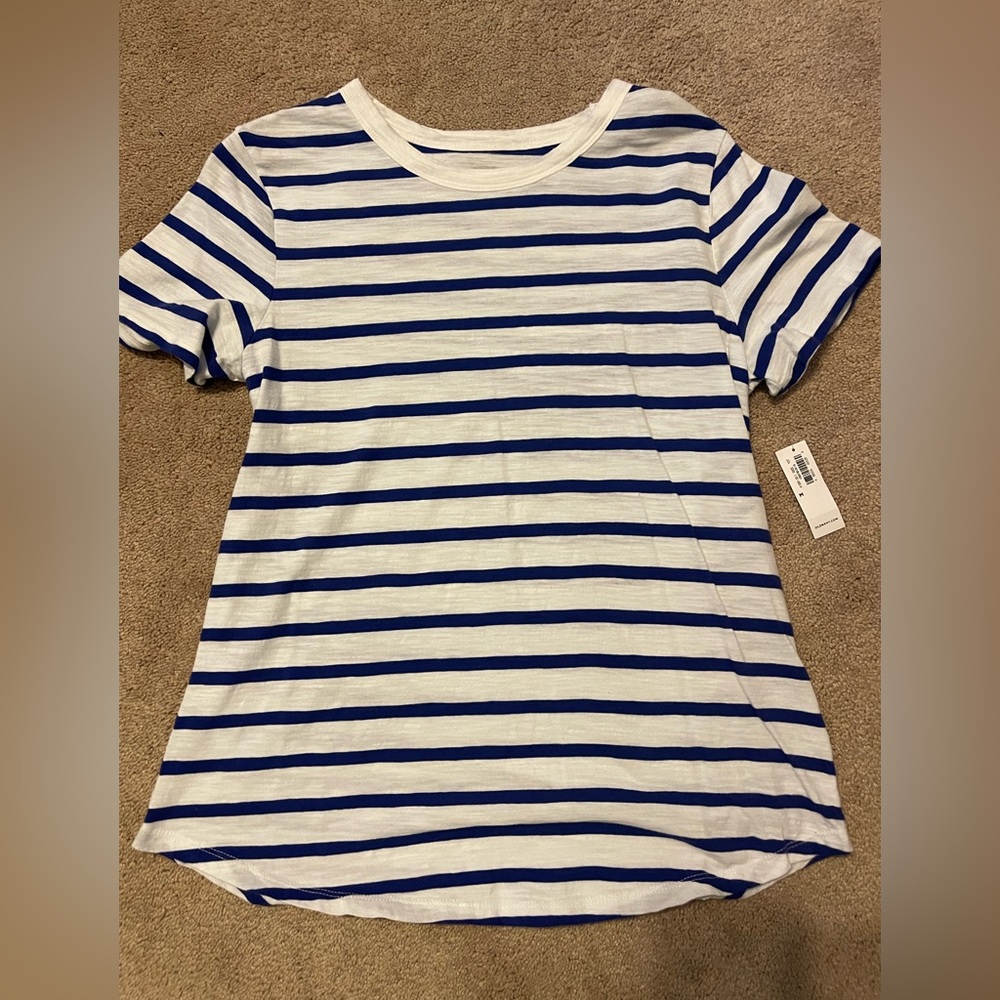 👕 NWT Old Navy Everywhere Tee Size Medium